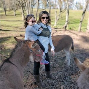 Meet your Posher, Crystal